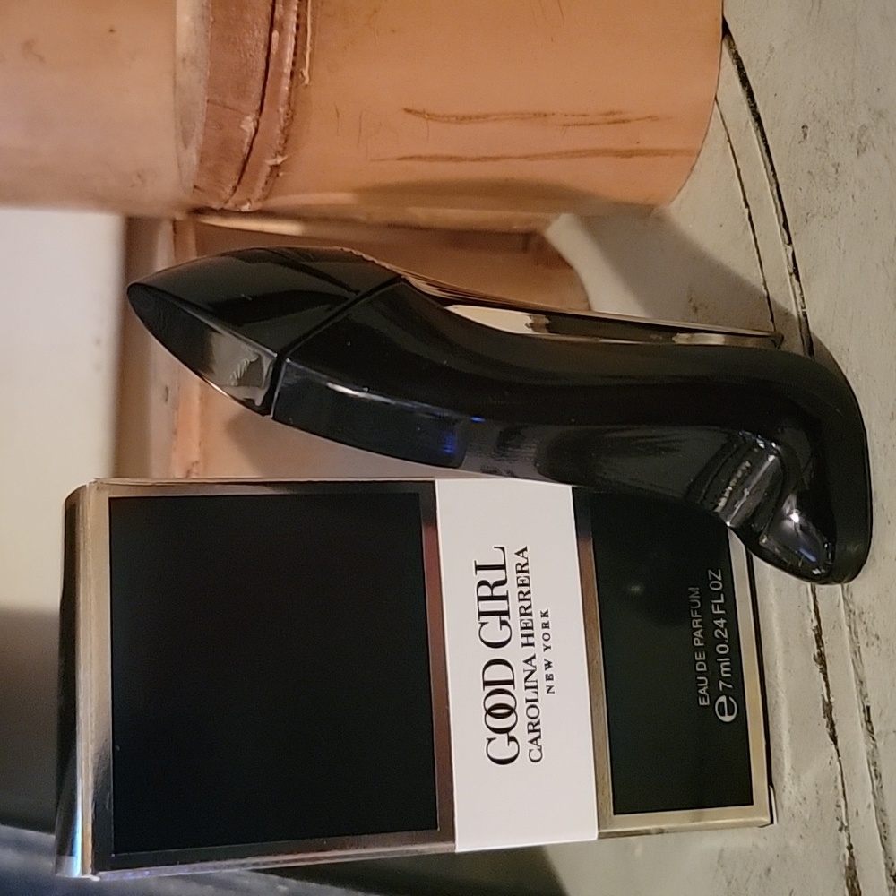 Good Girl Carolina Herrera Eau DE Parfum .24 oz nib